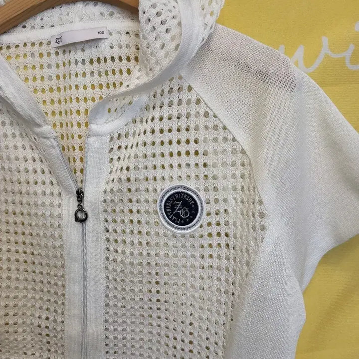 [BUNJANG] JOY White Mesh Hooded Zip-Up Short Sleeve Top 100L / JOY 화이트 메쉬 후드 집업 반팔100L