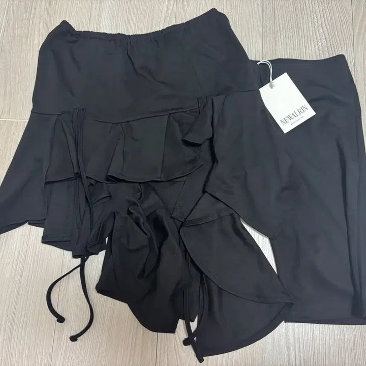 [BUNJANG] New Orleans String Shirring Asymmetrical Skirt Shorts Set Black / 뉴얼린 스트링 셔링 언발란스 스커트쇼츠 세트 블랙