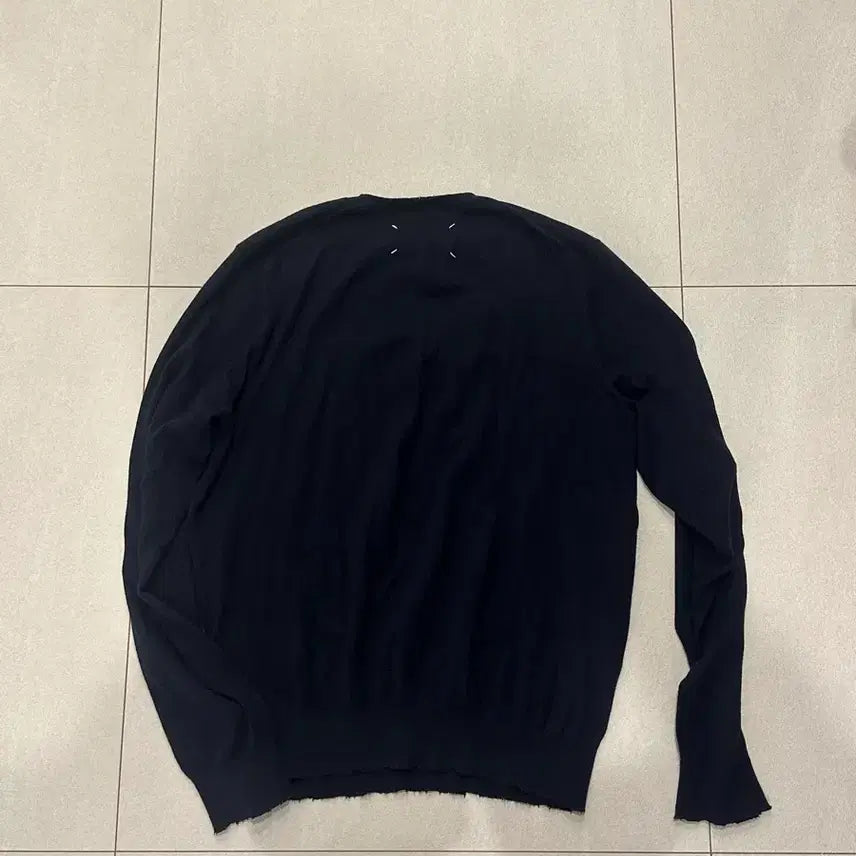 [BUNJANG] Maison Margiela Distressed V-Neck Knit Sweater / 마르지엘라 데미지 브이넥 니트