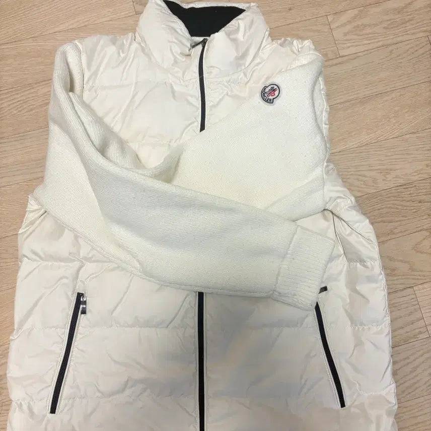[BUNJANG] Moncler Knit Padded Jacket White / 몽클레어 니트 패딩 흰색