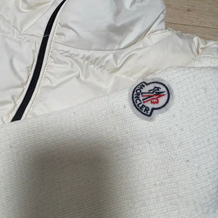 [BUNJANG] Moncler Knit Padded Jacket White / 몽클레어 니트 패딩 흰색