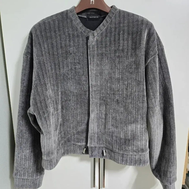 [BUNJANG] Raymon Velour Crop Cardigan Grey Free Size / 레이먼 벨루어 크롭 가디건 그레이 프리사이즈
