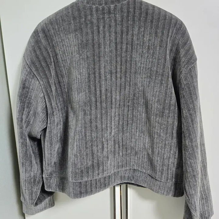 [BUNJANG] Raymon Velour Crop Cardigan Grey Free Size / 레이먼 벨루어 크롭 가디건 그레이 프리사이즈