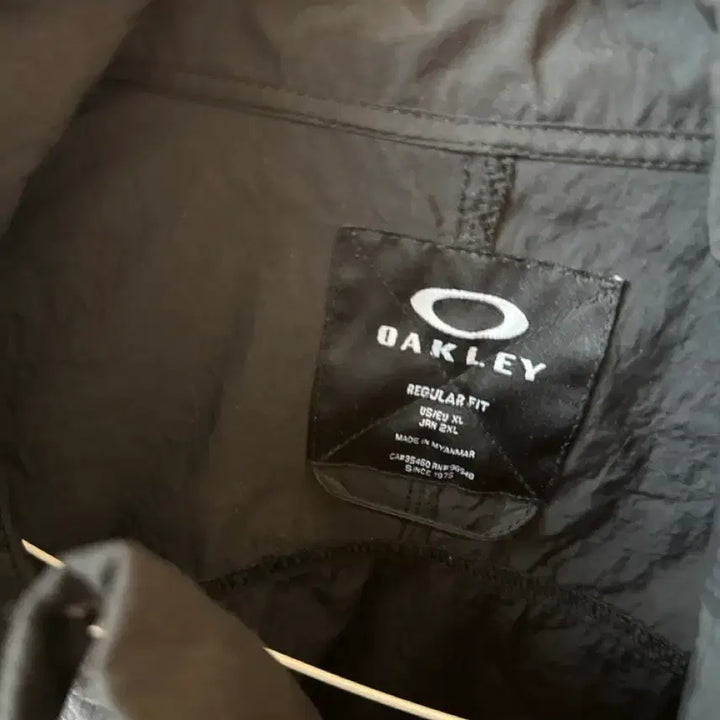 [BUNJANG] Oakley Black Windbreaker Anorak XL / 오클리 블랙 바람막이 XL 아노락