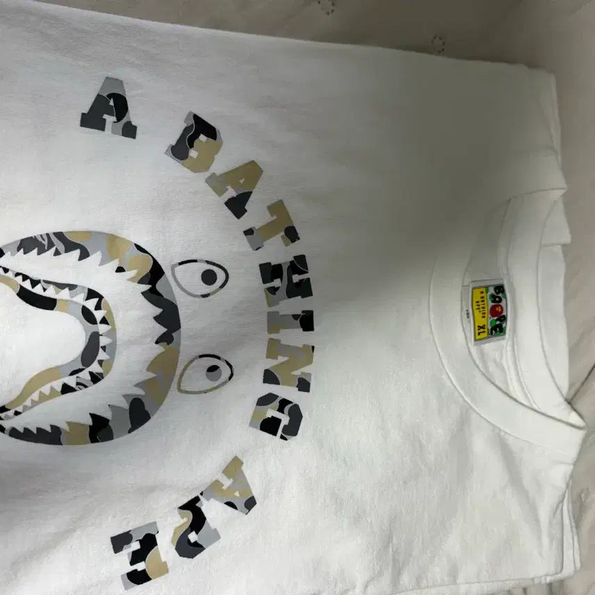[BUNJANG] BAPE Shark College T-Shirt XL / 베이프 샤크 컬리지 반팔 티셔츠 XL사이즈