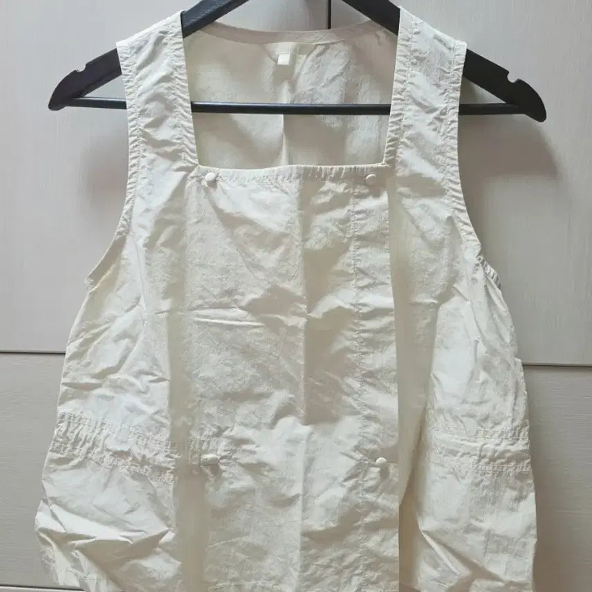 [BUNJANG] Grove Sleeveless Top Butter Color / 그로브 슬리브리스