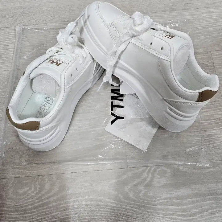 [BUNJANG] YTMALY White/Khaki Fashion Sneakers - Size 230 / 화이트 패션 스니커즈 운동화 230