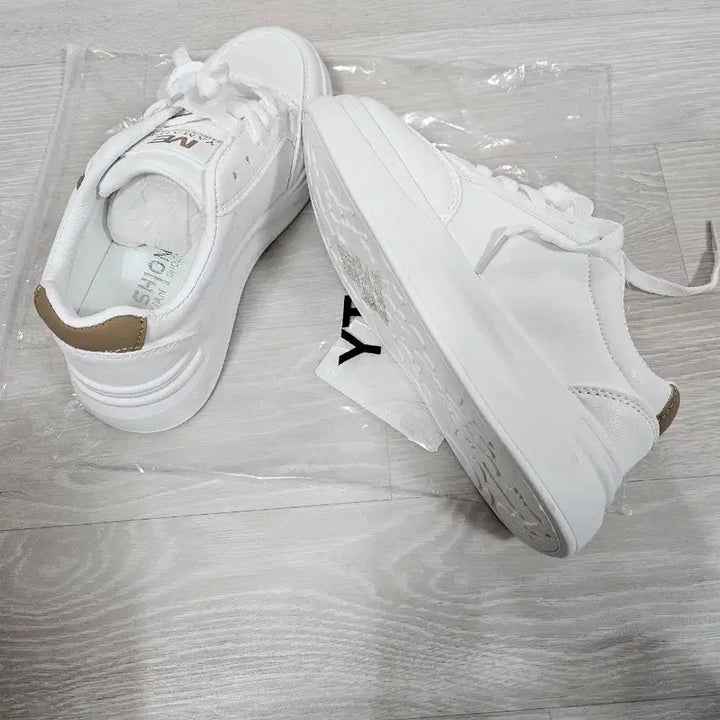 [BUNJANG] YTMALY White/Khaki Fashion Sneakers - Size 230 / 화이트 패션 스니커즈 운동화 230
