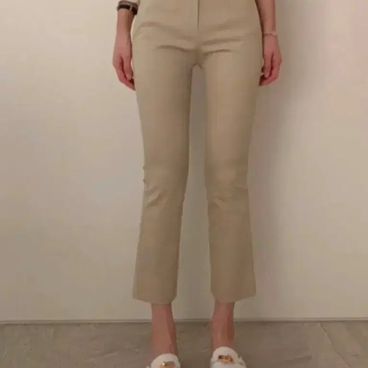 [BUNJANG] Light Beige Semi Bootcut Slacks Pants / 연베이지 세미 부츠컷 슬랙스 바지 오피스룩