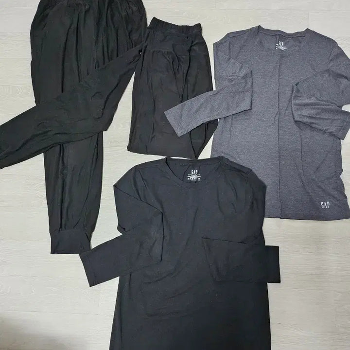 [BUNJANG] GAP Long Sleeve Shirt and Pants Set Black/Gray / 갭 GAP 긴팔티/바지 세트 블랙/회색