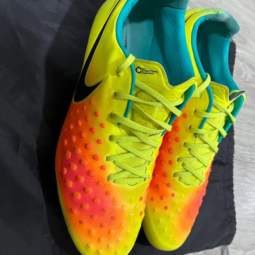 [BUNJANG] Nike Magista Opus 2 HG Football Boots (260) / 최상급 나이키 마지스타 오퍼스2 HG [260] 축구화