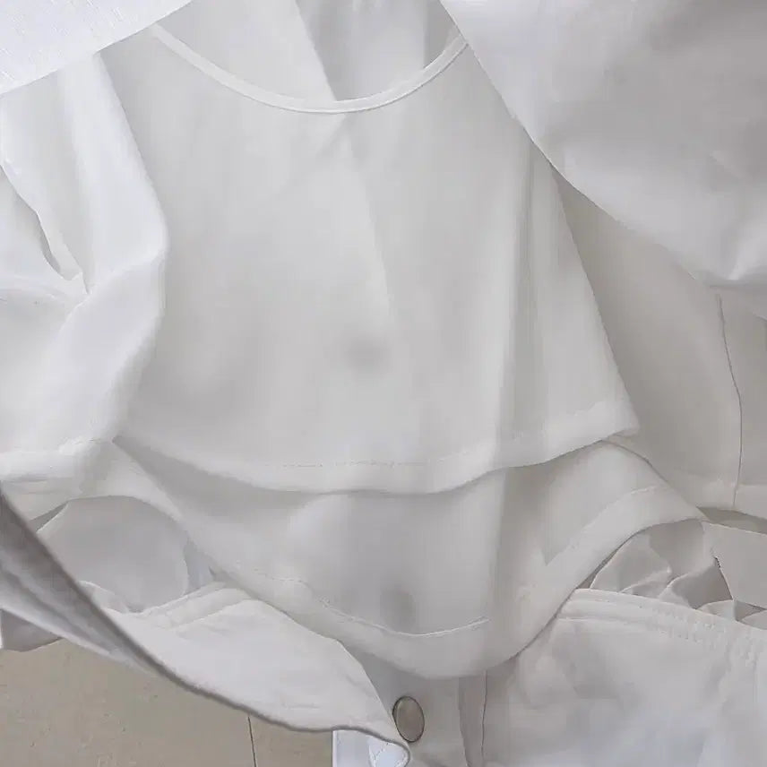 [BUNJANG] 21 System Balloon Silhouette Cotton Blend Blouse with Ribbon Tie and Metal Buttons / 21 시스템
