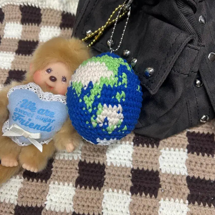 [BUNJANG] Hand-Knitted Earth Sphere: Project Hail Mary Inspired / 뜨개 프로젝트 헤일메리 지구공 (6,000₩)