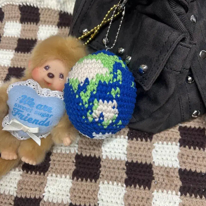 [BUNJANG] Hand-Knitted Earth Sphere: Project Hail Mary Inspired / 뜨개 프로젝트 헤일메리 지구공 (6,000₩)