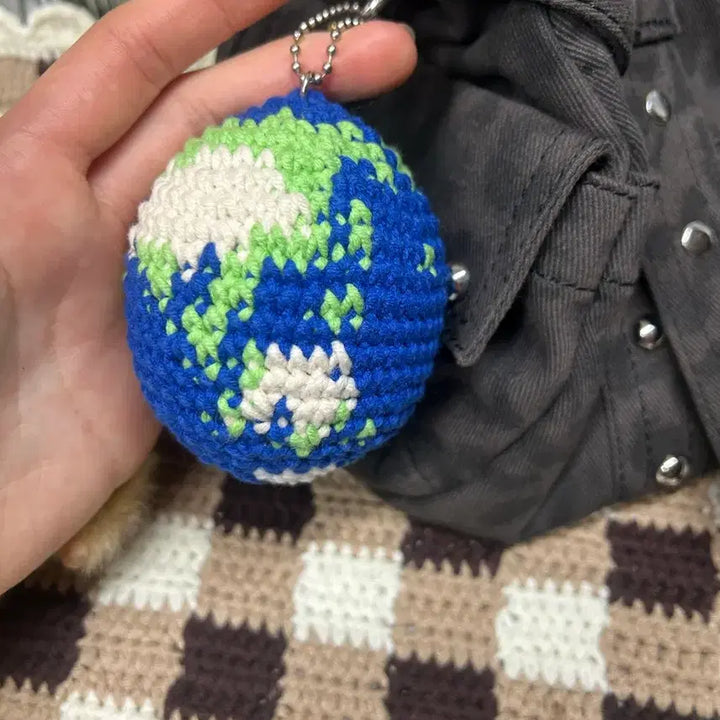 [BUNJANG] Hand-Knitted Earth Sphere: Project Hail Mary Inspired / 뜨개 프로젝트 헤일메리 지구공 (6,000₩)