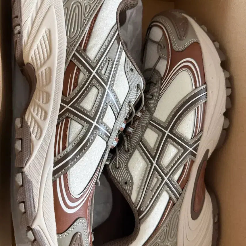 [BUNJANG] Asics Gel Kahana TR V4 Cream Brown Shoes / 아식스 젤 카하나 TR V4 크림 브라운 240