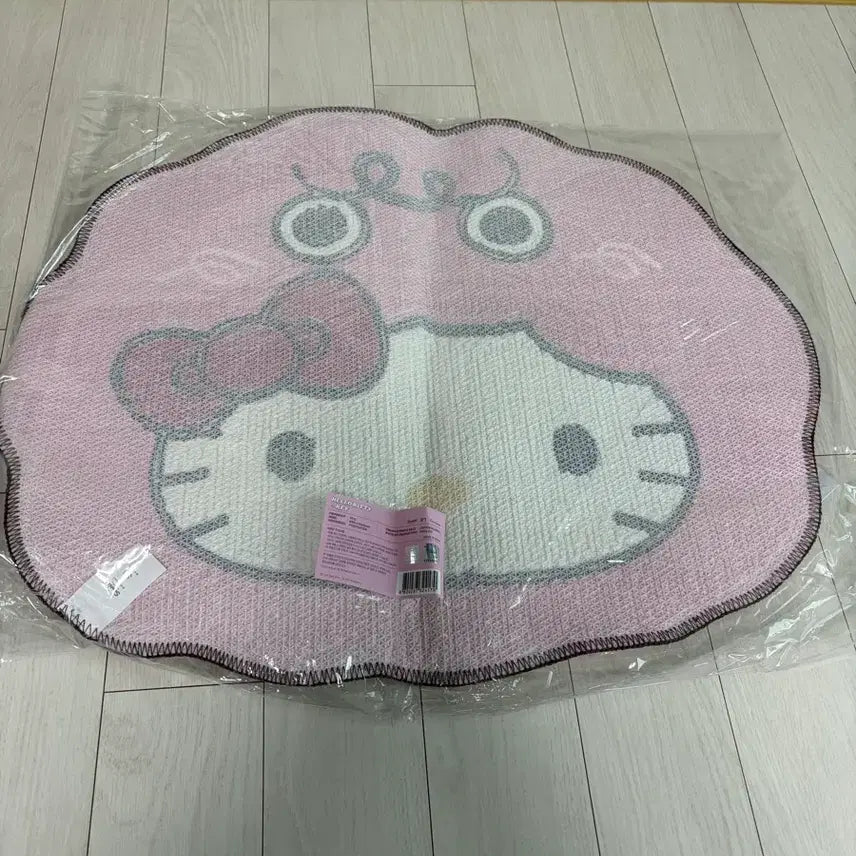 [BUNJANG] SHINee Key x Hello Kitty The Hyundai Seoul Pop-up Store Rug (Photocard Included) / 샤이니 키X헬로키티 더현대서울 팝업스토어 MD (포카포함)