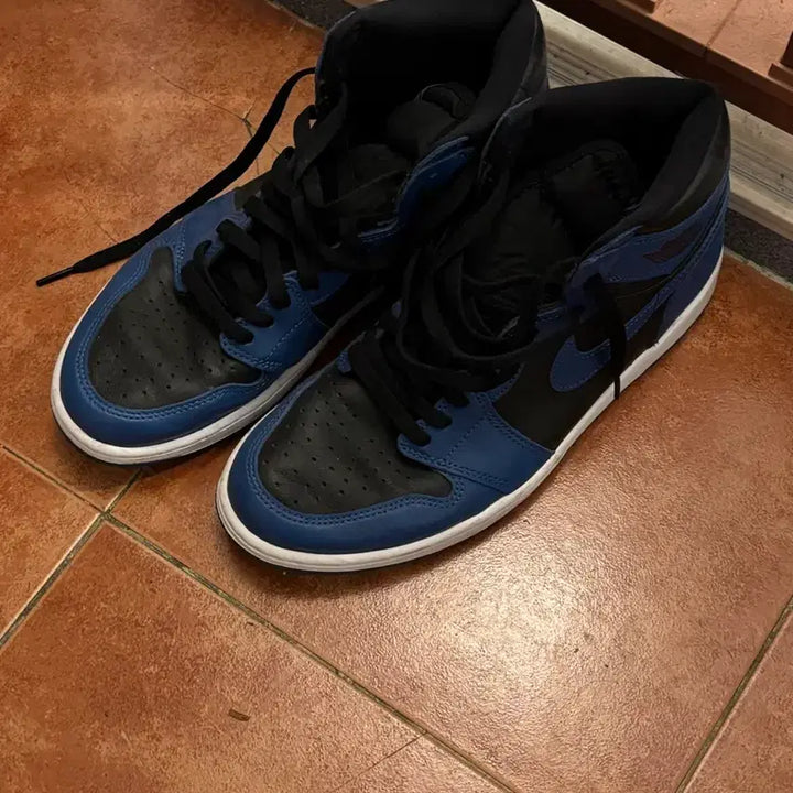 [BUNJANG] Nike Air Jordan 1 Royal Blue Black Sneakers / 나이키 에어 조던 1 로얄블루 블랙
