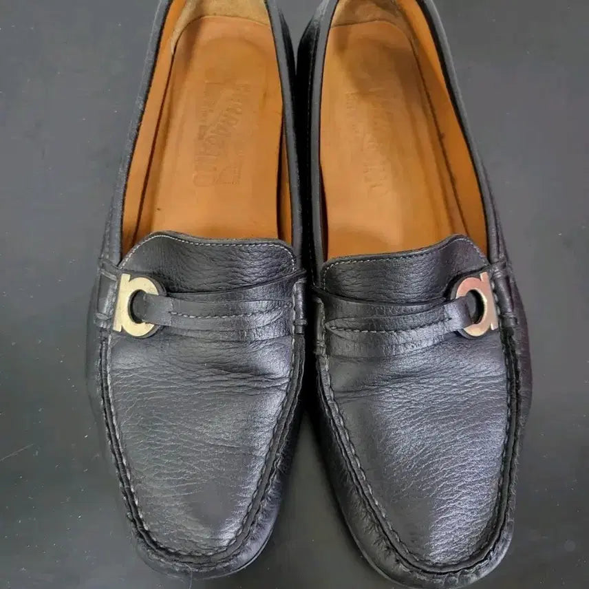 [BUNJANG] Salvatore Ferragamo Gancini Leather Loafers / (정품)페라가모 간치니 2종 여성 로퍼 36사이즈 미우미우로퍼