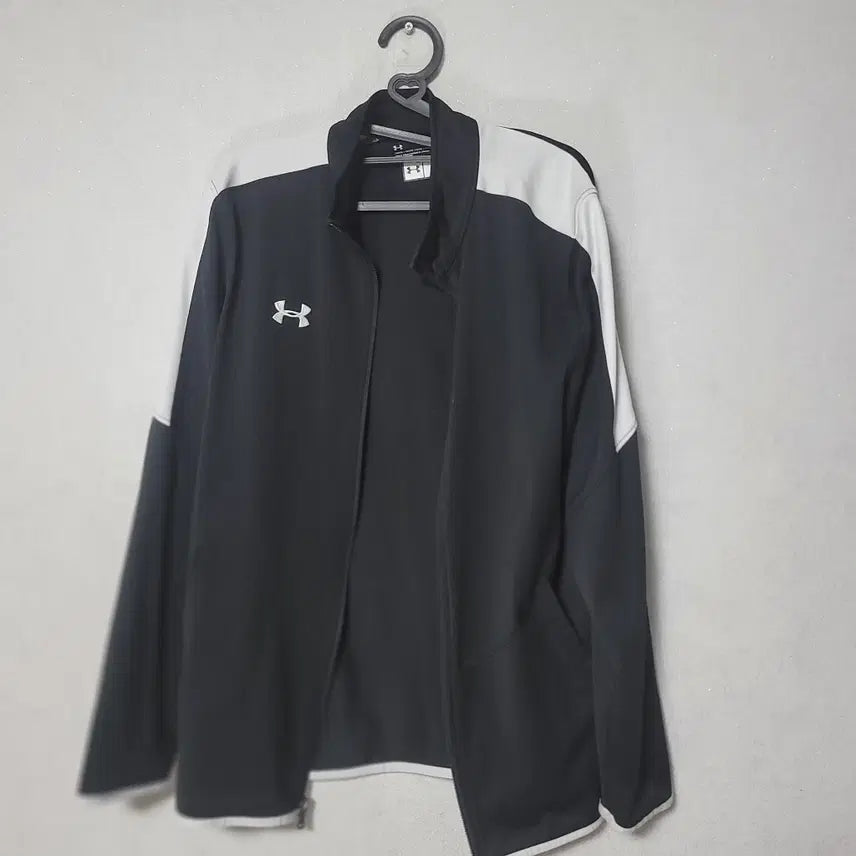 [BUNJANG] Under Armour Colorblock Zip-Up Jacket / 언더아머 블랙 화이트 배색 집업 자켓