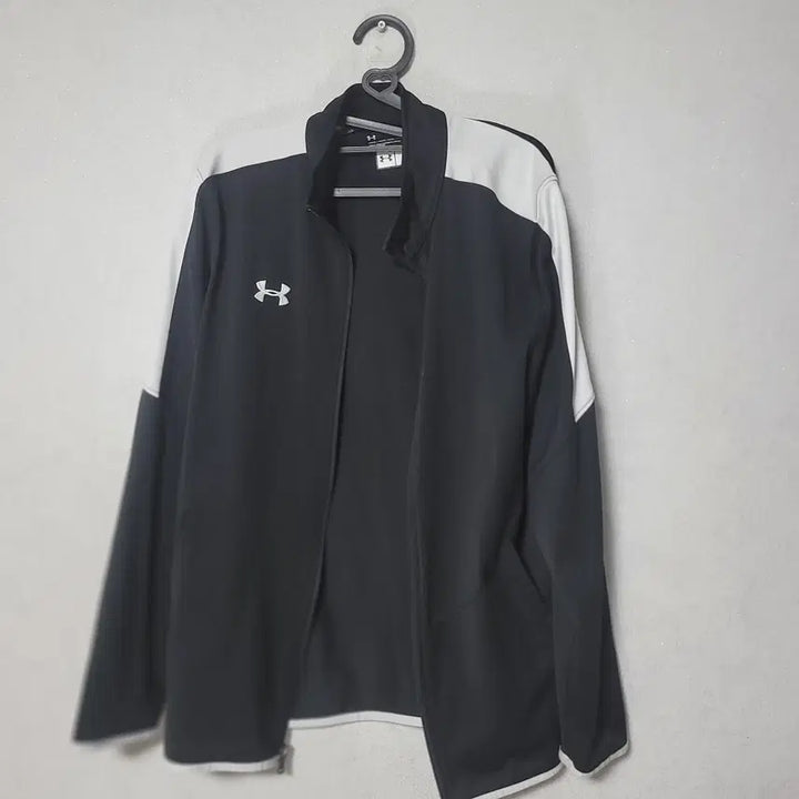 [BUNJANG] Under Armour Colorblock Zip-Up Jacket / 언더아머 블랙 화이트 배색 집업 자켓