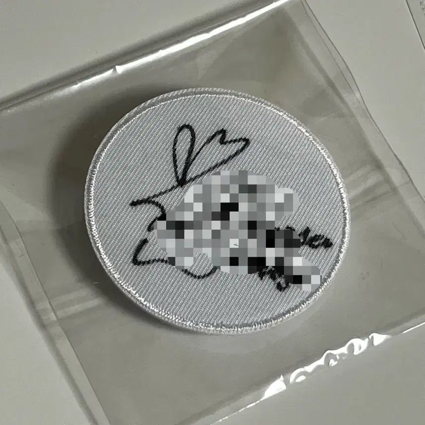 [BUNJANG] Kep1er Kim Chaeyeon Signed Badge / Kep1er 케플러 김채현 싸인뱃지