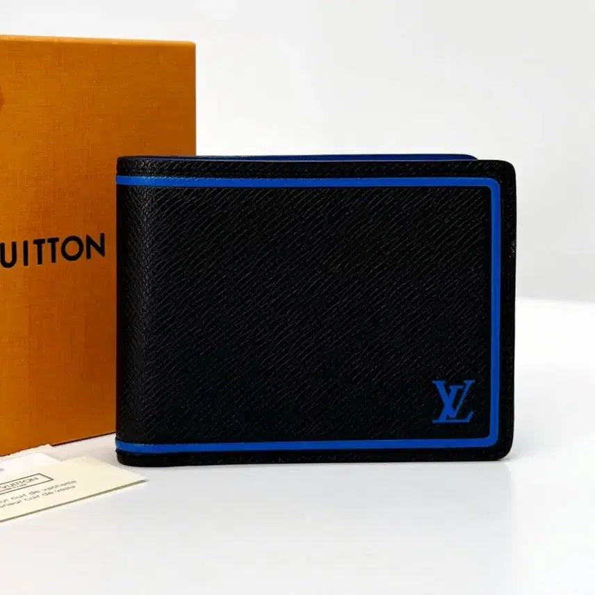 [BUNJANG] Louis Vuitton Taïga Multiple Wallet Black (M63310) / [100%정품] 루이비통 타이가 멀티플 반지갑 블랙 (M63310)