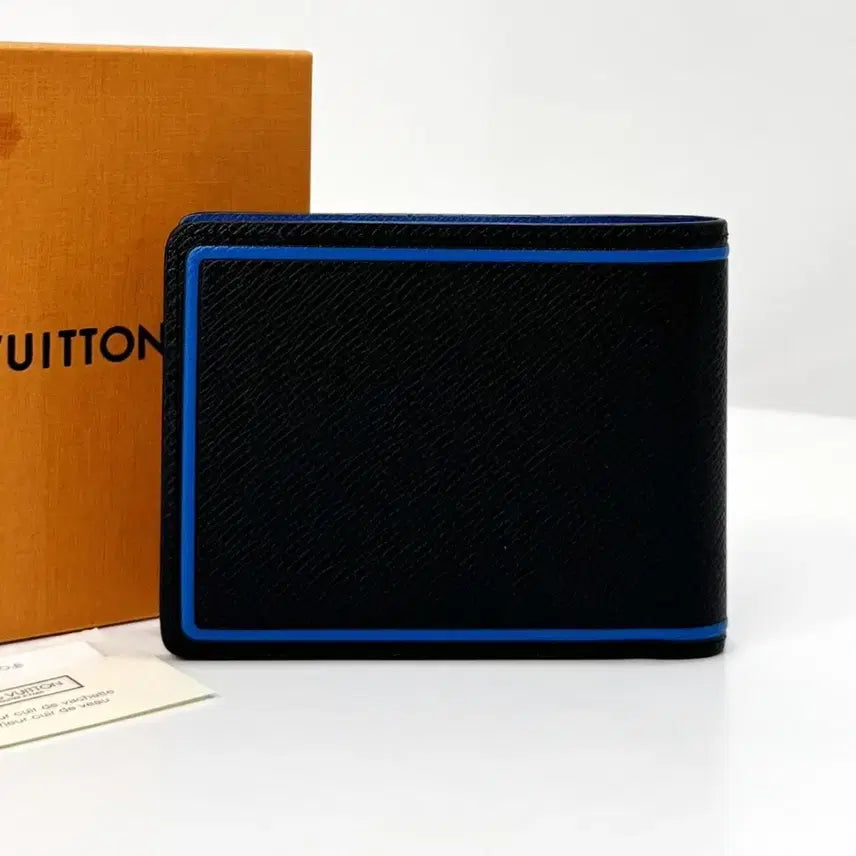 [BUNJANG] Louis Vuitton Taïga Multiple Wallet Black (M63310) / [100%정품] 루이비통 타이가 멀티플 반지갑 블랙 (M63310)