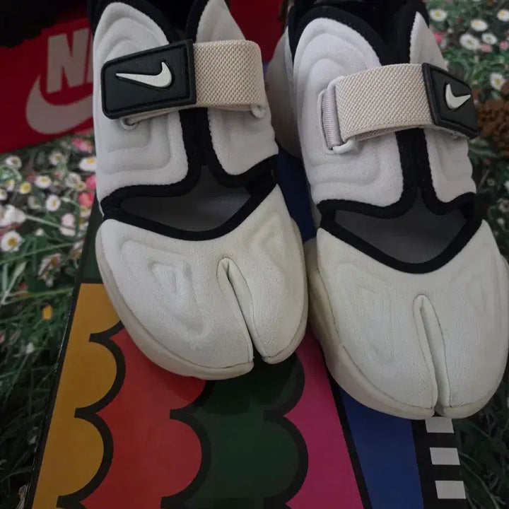 [BUNJANG] Nike Premium Aqua Rift Summit White Sneakers (220) / 나이키 프리미엄 아쿠아 리프트 써밋화이트