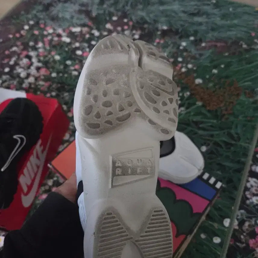 [BUNJANG] Nike Premium Aqua Rift Summit White Sneakers (220) / 나이키 프리미엄 아쿠아 리프트 써밋화이트
