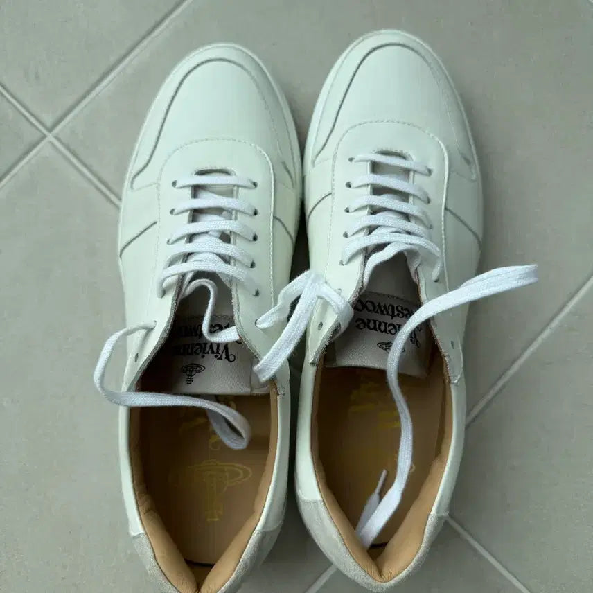 [BUNJANG] Vivienne Westwood White Sneakers Size 41 / 비비안웨스트우드 화이트 스니커즈 41사이즈