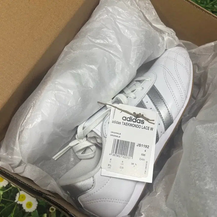 [BUNJANG] Adidas Taekwondo Race Cloud White Silver Metallic Shoes / 아디다스 태권도 레이스 클라우드 화이트 실버 메탈릭