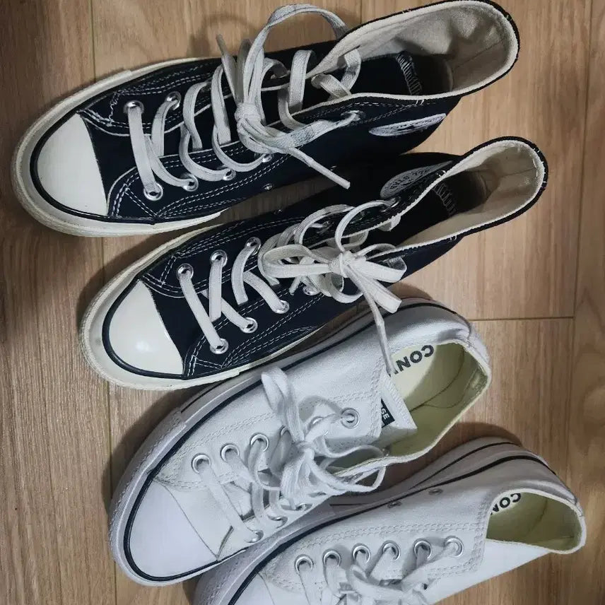 [BUNJANG] Converse Chuck Taylor All Star Black High Top &amp; White Low Top Sneakers (230mm) Bundle / 컨버스 척테일러 블랙 하이/화이트 로우 스니커즈 230 일괄 2켤레