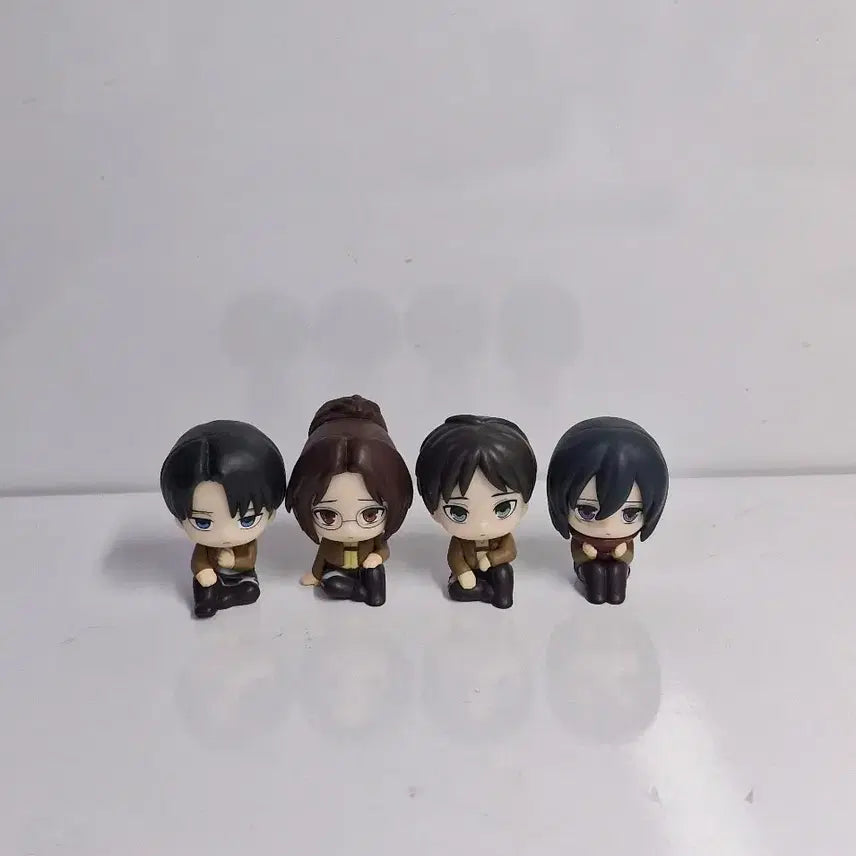 [BUNJANG] Attack on Titan Machiboke Gacha Mini Figures - Levi, Hange, Eren, Mikasa / 진격의거인 마치보케 가챠 미니 피규어 리바이 한지 에렌 미카사 진격거