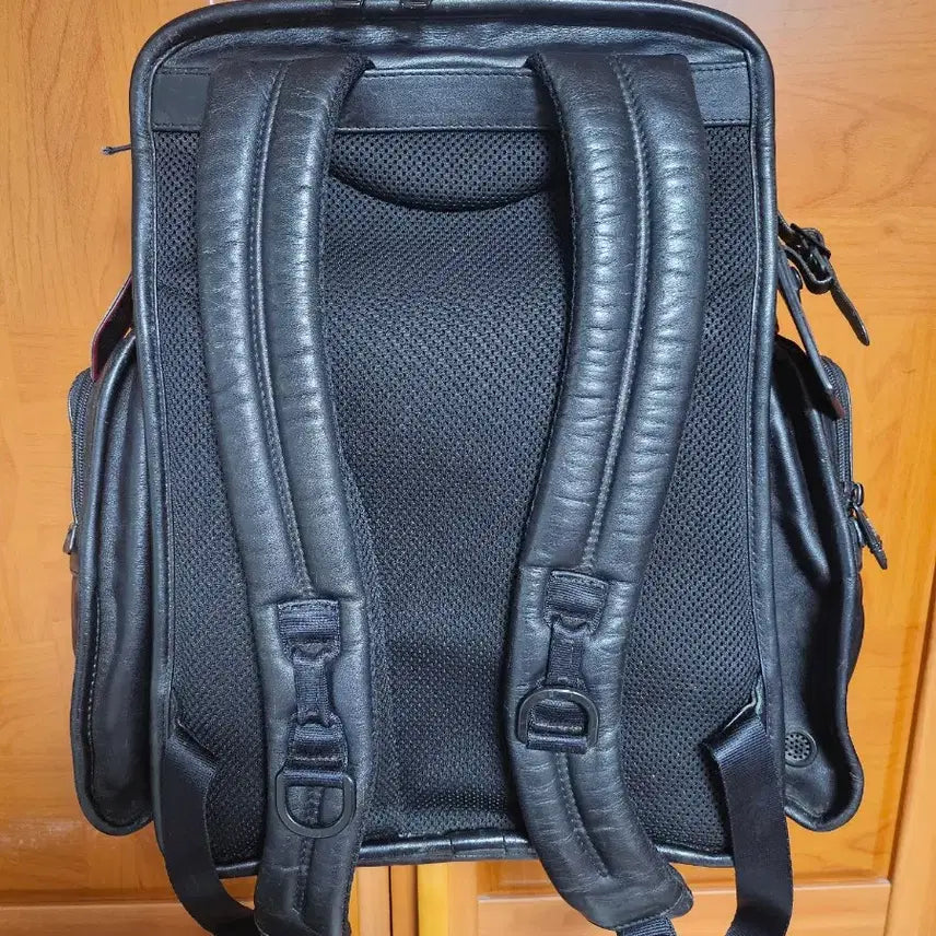 [BUNJANG] Tumi Leather Backpack Black / TUMI 가죽 백팩 블랙 남성용