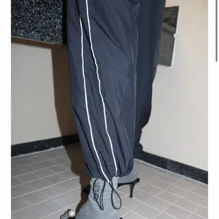 [BUNJANG] Attends For Cutiness Retrofit Nylon Pants / 어텐즈포큐트니스 attends 레트로핏 나일론 팬츠