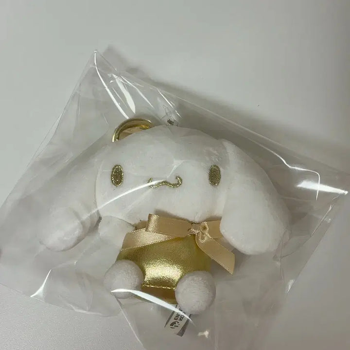 [BUNJANG] Sanrio Cinnamoroll Gold Heart Keyring Plush Mascot / 시나모롤 골드 하트 키링 인형 마스코트 산리오 정품