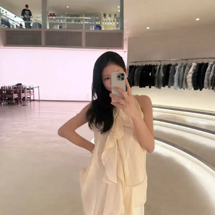 [BUNJANG] TARE Floral Leaf Sleeveless Blouse Camelia Ivory / [테어 TARE] 블라우스 Floral Leaf Blouse