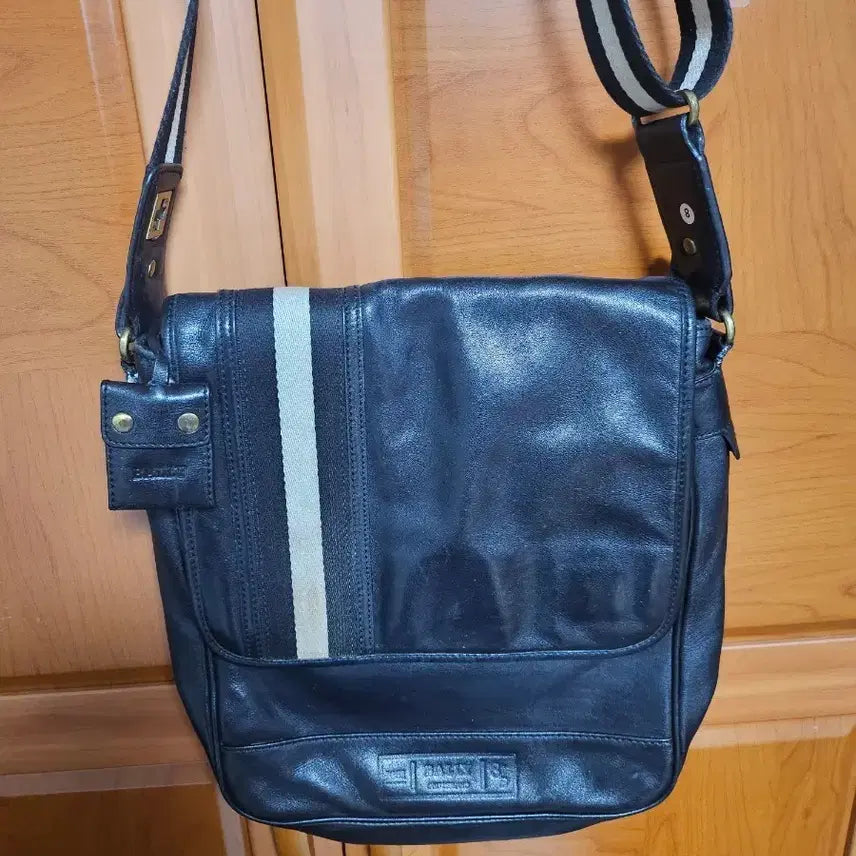 [BUNJANG] Bally Leather Crossbody Messenger Bag / BALLY 발리 가죽 크로스백 메신저백