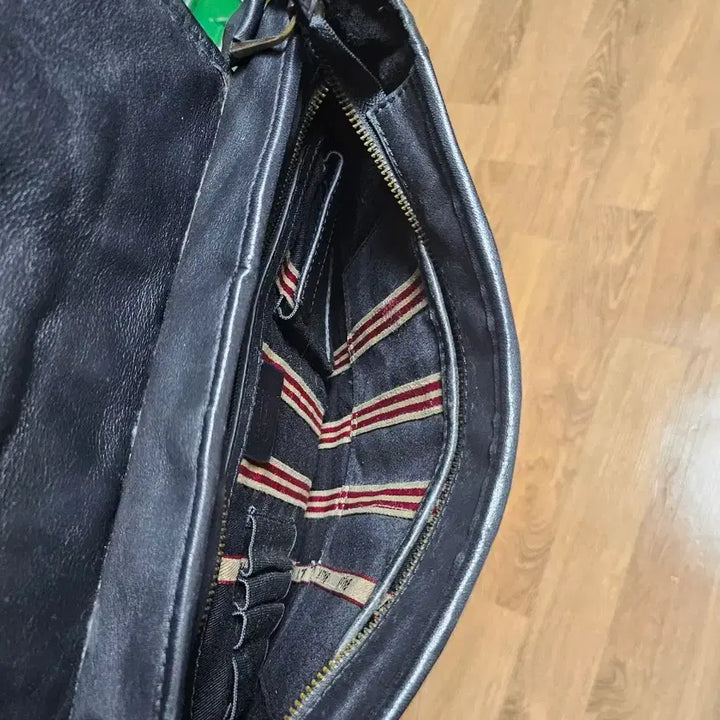 [BUNJANG] Bally Leather Crossbody Messenger Bag / BALLY 발리 가죽 크로스백 메신저백
