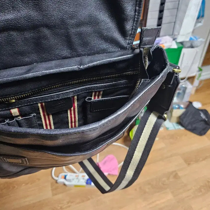 [BUNJANG] Bally Leather Crossbody Messenger Bag / BALLY 발리 가죽 크로스백 메신저백