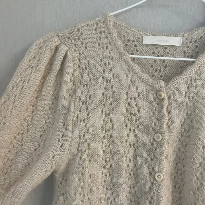 [BUNJANG] Melounge Mohair Blend Punching Puff Sleeve Short Cardigan Beige / 도매택 멜라운지 모헤어니트펀칭 퍼프버튼 반팔가디건 베이지 포스터프영띵미엘