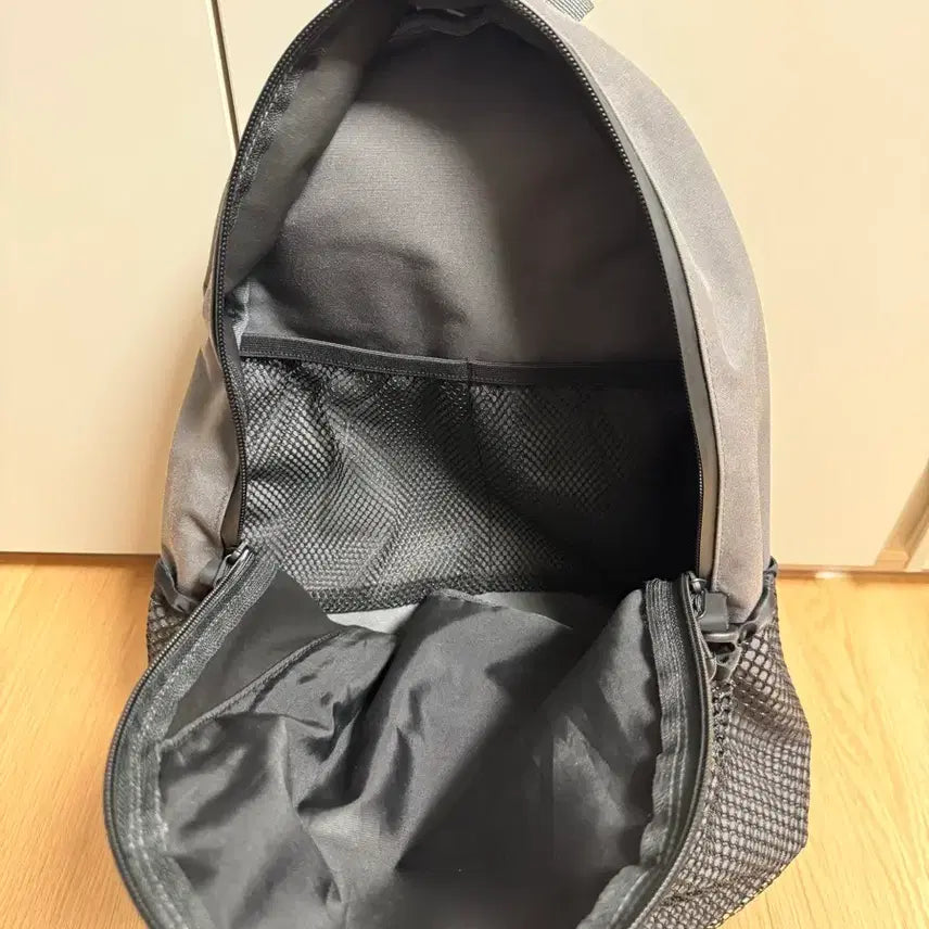 [BUNJANG] AND WANDER 20L Gray Daypack Backpack / AND WANDER Gray 20L 데이팩 백팩