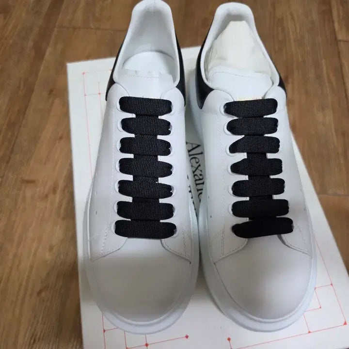 [BUNJANG] Alexander McQueen Oversized Sole Sneakers White Black Tab Size 40 / 알렉산더맥퀸 오버솔 스니커즈 화이트 블랙탭 40size