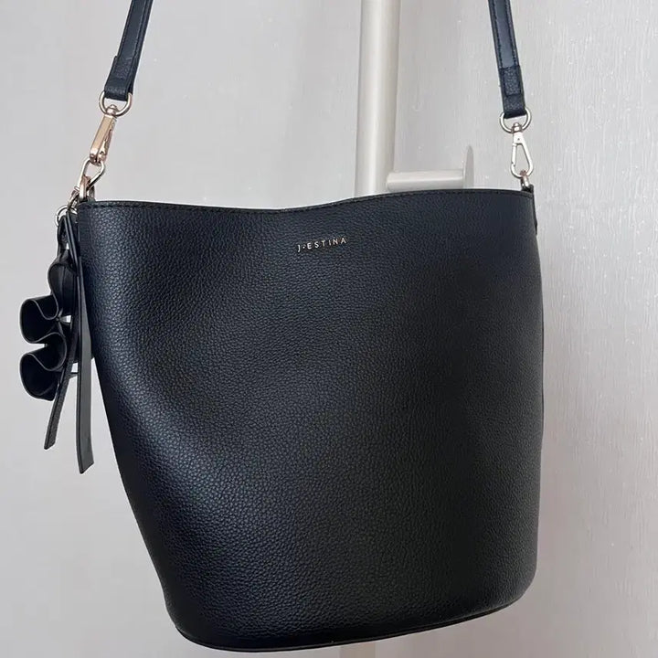 [BUNJANG] J.ESTINA Black Ribbon Bucket Shoulder Bag / Cross Bag / 제이에스티나 블랙 버킷백 리본 숄더백/크로스백
