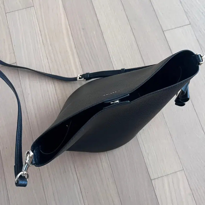 [BUNJANG] J.ESTINA Black Ribbon Bucket Shoulder Bag / Cross Bag / 제이에스티나 블랙 버킷백 리본 숄더백/크로스백