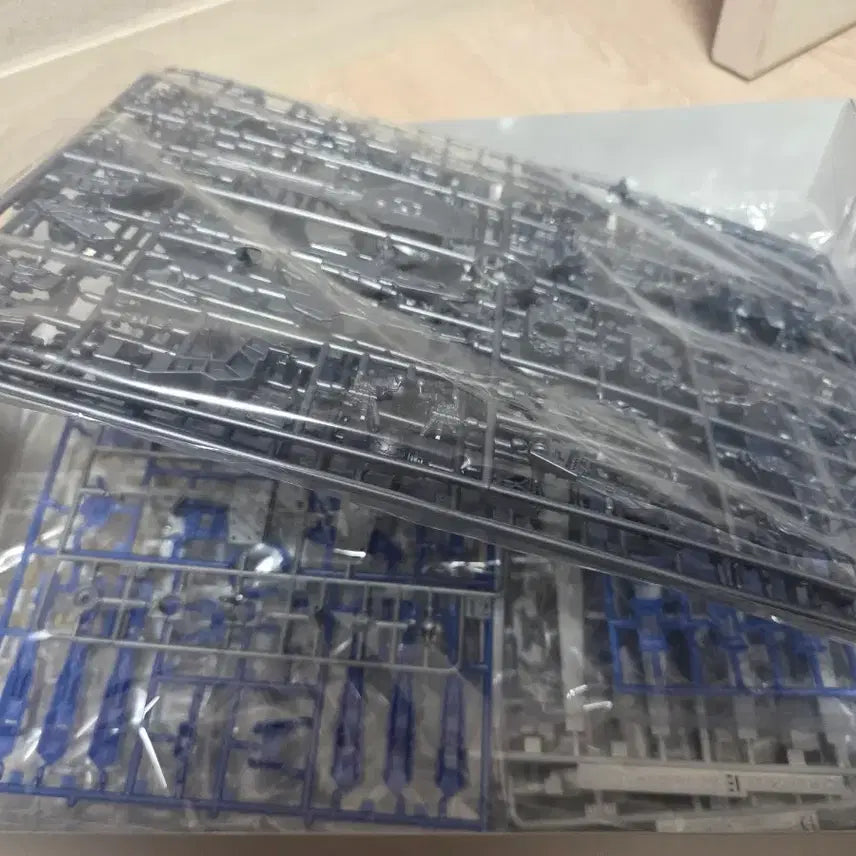 [BUNJANG] RG Hi-Nu Gundam Titanium Finish Limited Edition Model Kit / RG 하이뉴 건담 티타늄 피니쉬