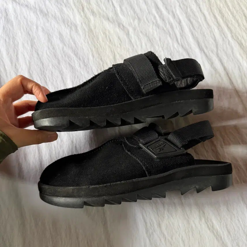 [BUNJANG] Reebok Suede Black Mule Slippers / 리복 스웨이드 블랙 뮬 슬리퍼