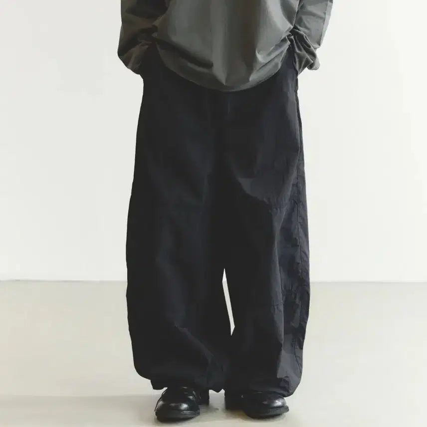 [BUNJANG] EASTLOGUE Balloon Pants Black Size 48 / 이스트서비스샵 벌룬 팬츠 새제품 싸게 팔아요