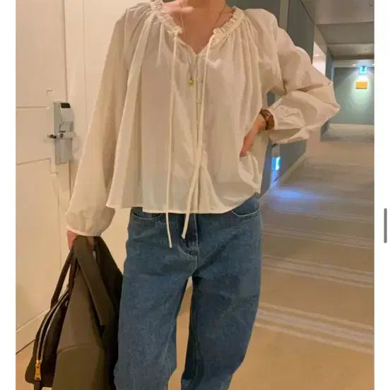 [BUNJANG] Wellow Shirring Lace Blouse / 웰로우 셔링 레이스 블라우스